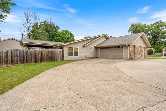 2115 W Tulsa Street, Siloam Springs, AR 72761