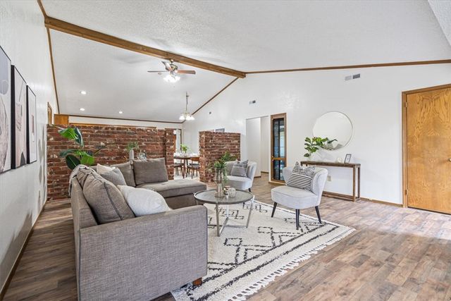 2115 W Tulsa Street, Siloam Springs, AR 72761