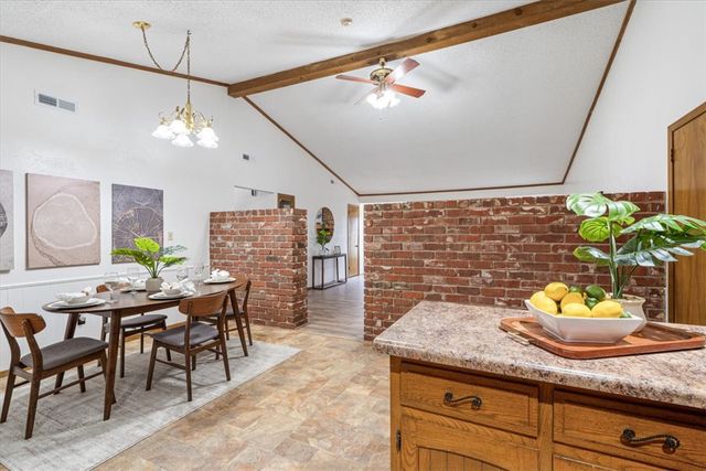 2115 W Tulsa Street, Siloam Springs, AR 72761