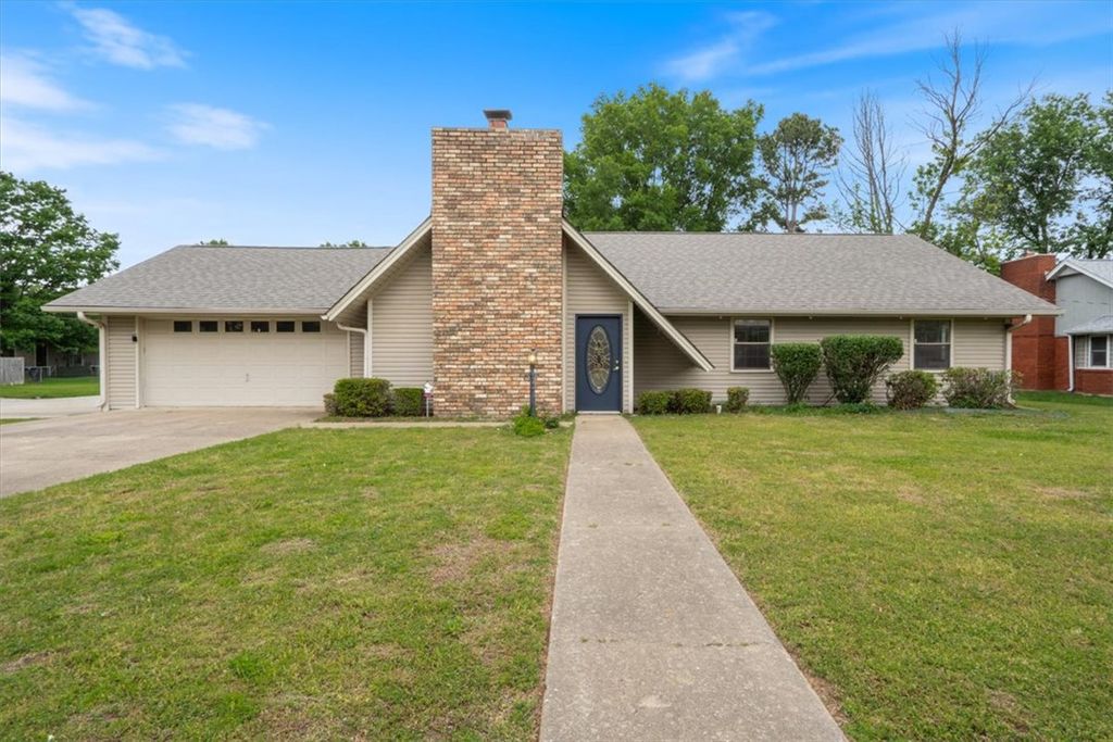 2115 W Tulsa Street, Siloam Springs, AR 72761