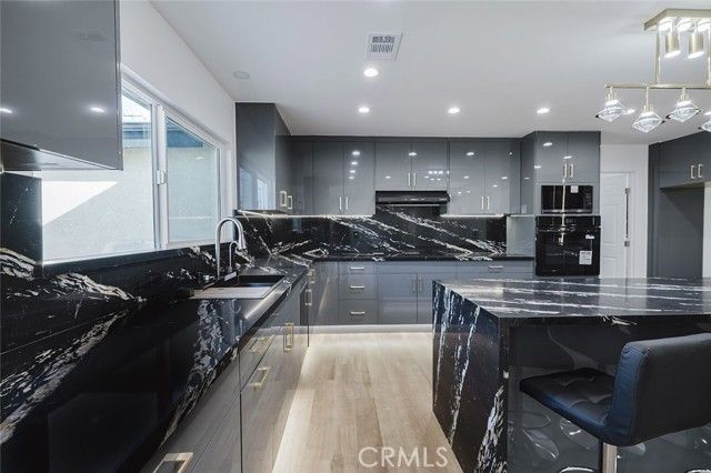 9055 Forbes Avenue, Northridge (los Angeles), CA 91343