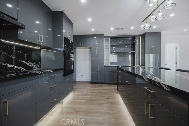 9055 Forbes Avenue, Northridge (los Angeles), CA 91343