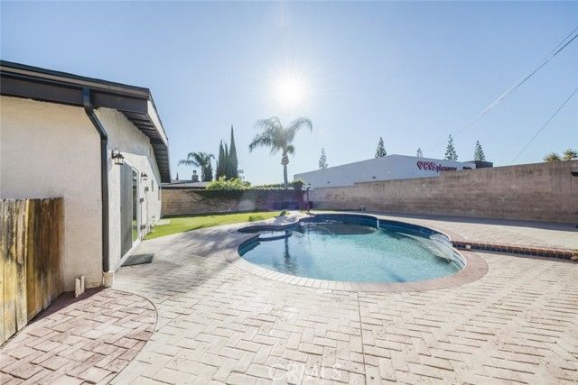 9055 Forbes Avenue, Northridge (los Angeles), CA 91343