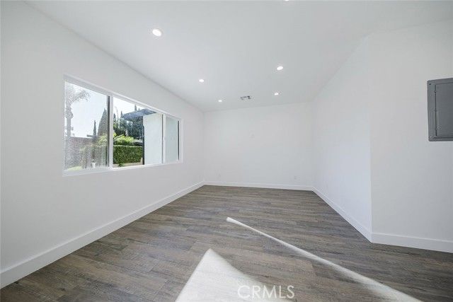 9055 Forbes Avenue, Northridge (los Angeles), CA 91343