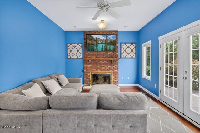 4 Albert Court, Colonie, NY 12110