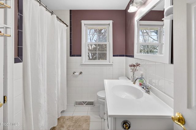 4 Albert Court, Colonie, NY 12110