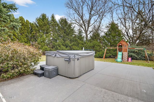 4 Albert Court, Colonie, NY 12110