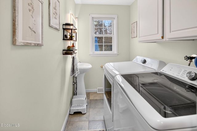 4 Albert Court, Colonie, NY 12110