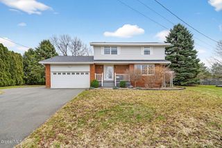 4 Albert Court, Colonie, NY 12110
