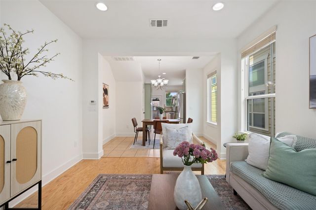 909 Mountaineer LN, Austin, TX 78757