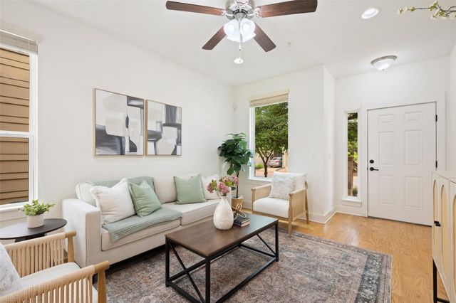 909 Mountaineer LN, Austin, TX 78757