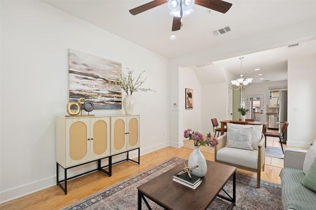 909 Mountaineer LN, Austin, TX 78757