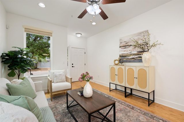 909 Mountaineer LN, Austin, TX 78757