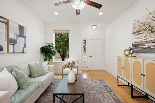 909 Mountaineer LN, Austin, TX 78757