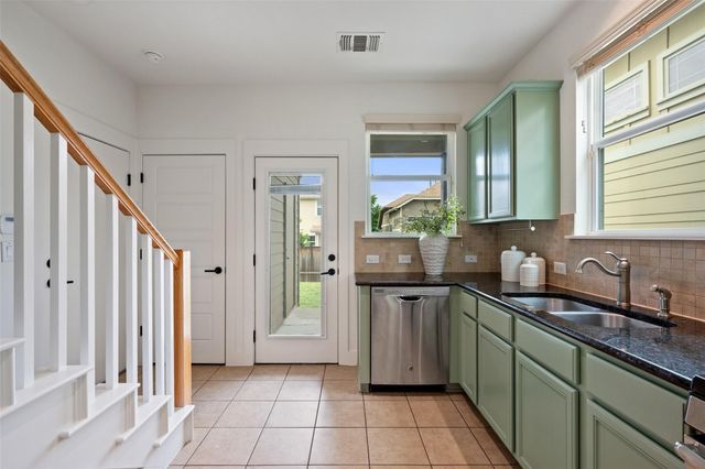 909 Mountaineer LN, Austin, TX 78757