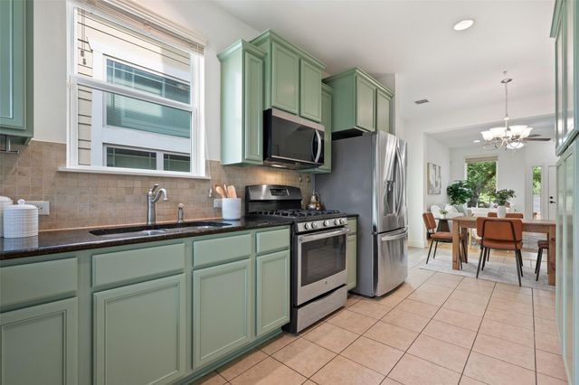 909 Mountaineer LN, Austin, TX 78757