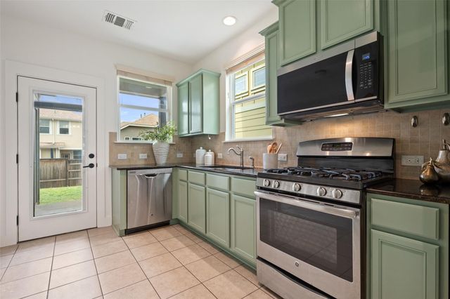 909 Mountaineer LN, Austin, TX 78757