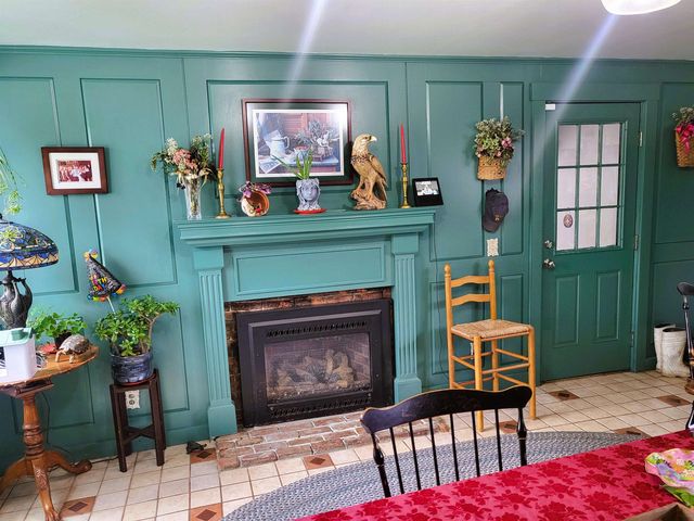 19 Raymond Road, Deerfield, NH 03037