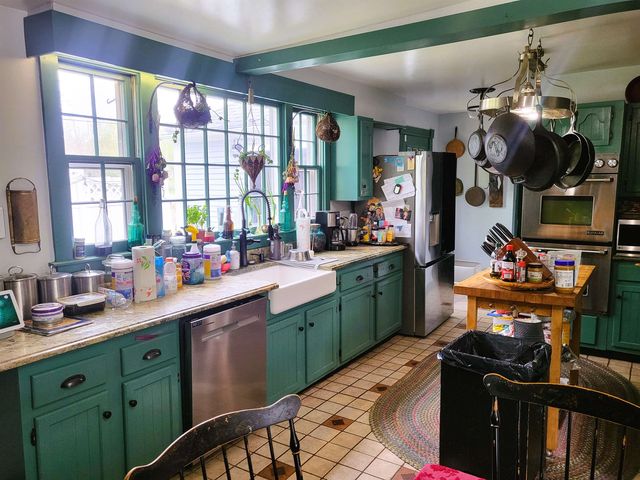19 Raymond Road, Deerfield, NH 03037