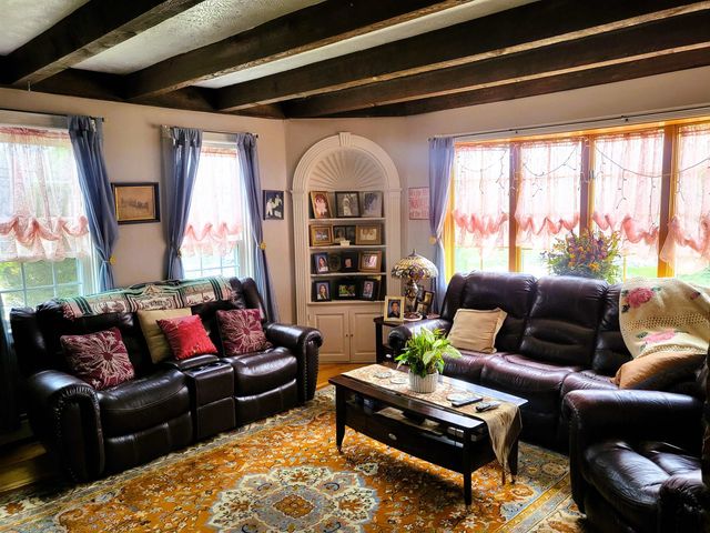 19 Raymond Road, Deerfield, NH 03037