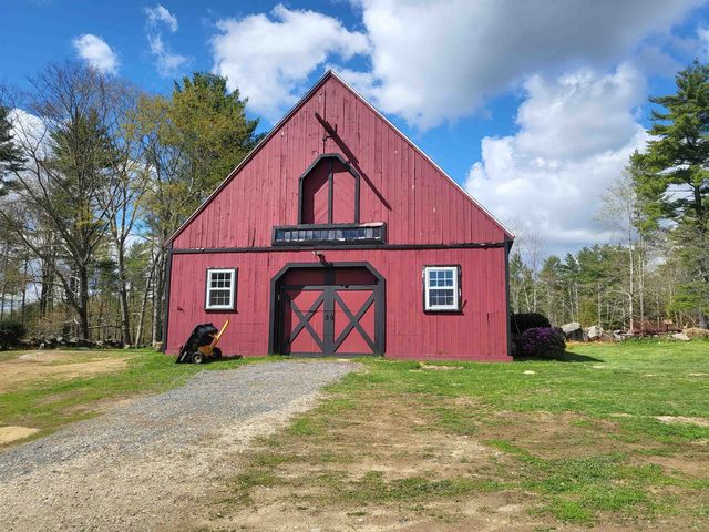19 Raymond Road, Deerfield, NH 03037