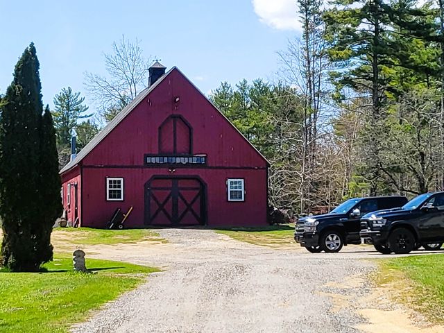 19 Raymond Road, Deerfield, NH 03037