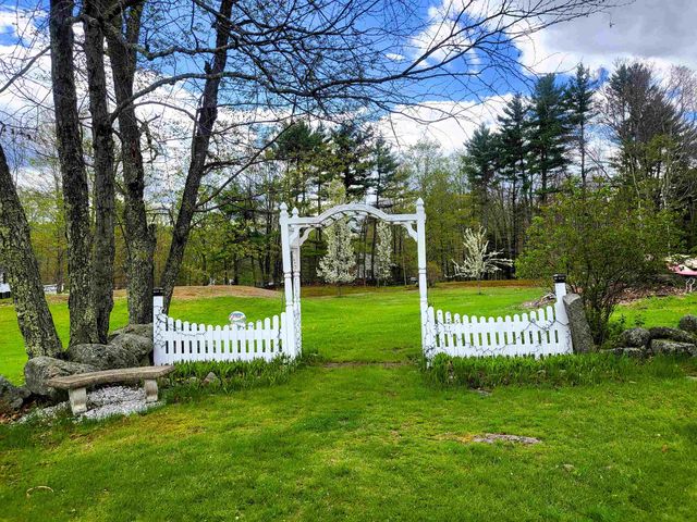 19 Raymond Road, Deerfield, NH 03037