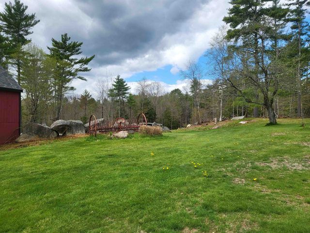 19 Raymond Road, Deerfield, NH 03037
