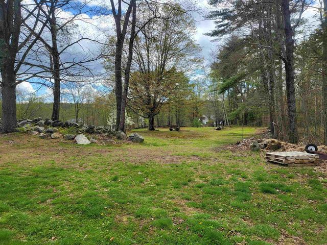 19 Raymond Road, Deerfield, NH 03037