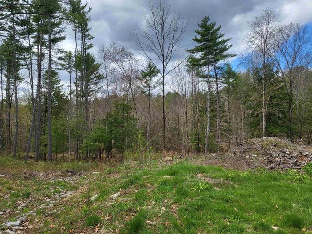 19 Raymond Road, Deerfield, NH 03037