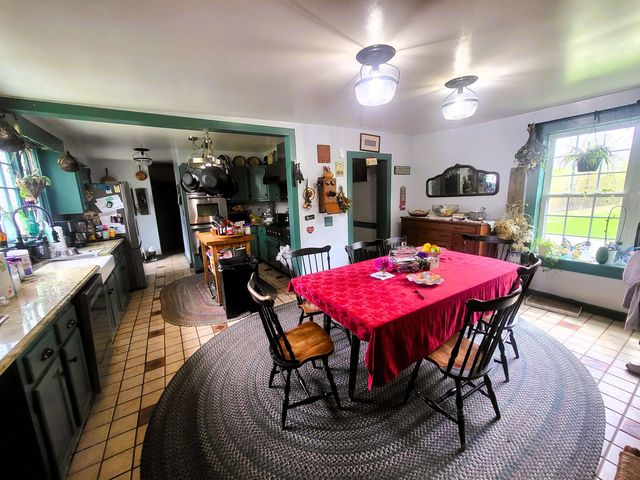 19 Raymond Road, Deerfield, NH 03037