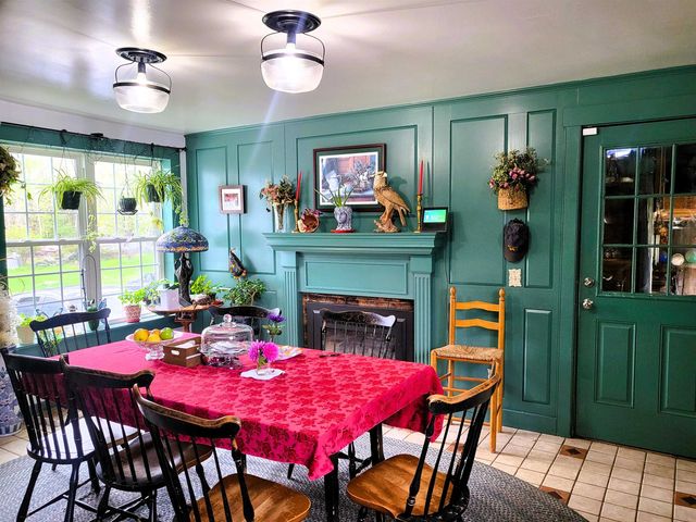19 Raymond Road, Deerfield, NH 03037