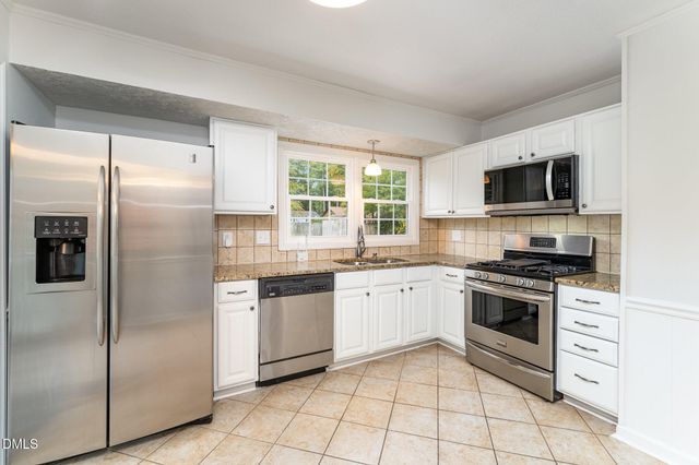 213 Rivenoak Drive, Fayetteville, NC 28303