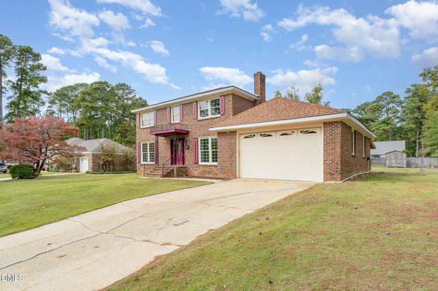 213 Rivenoak Drive, Fayetteville, NC 28303