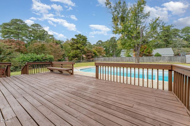 213 Rivenoak Drive, Fayetteville, NC 28303