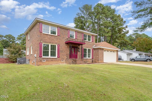 213 Rivenoak Drive, Fayetteville, NC 28303
