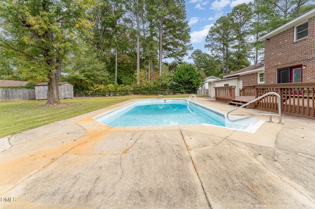 213 Rivenoak Drive, Fayetteville, NC 28303