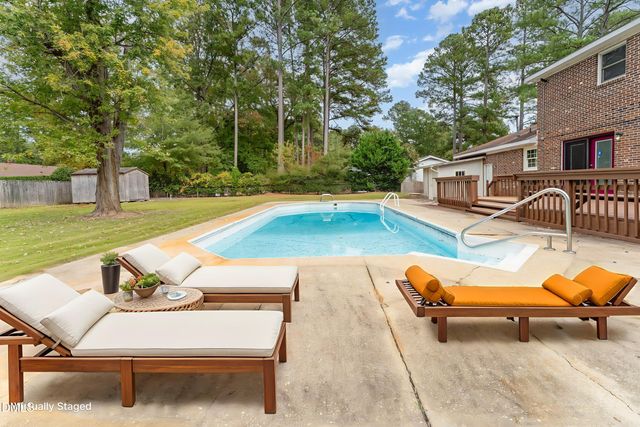 213 Rivenoak Drive, Fayetteville, NC 28303