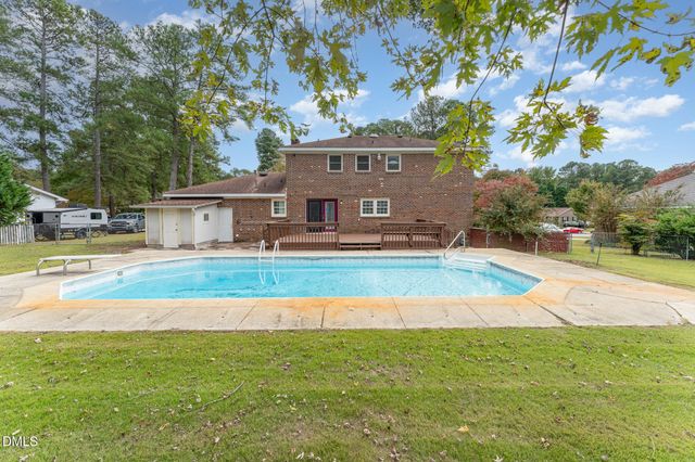 213 Rivenoak Drive, Fayetteville, NC 28303