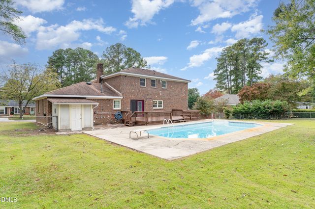 213 Rivenoak Drive, Fayetteville, NC 28303