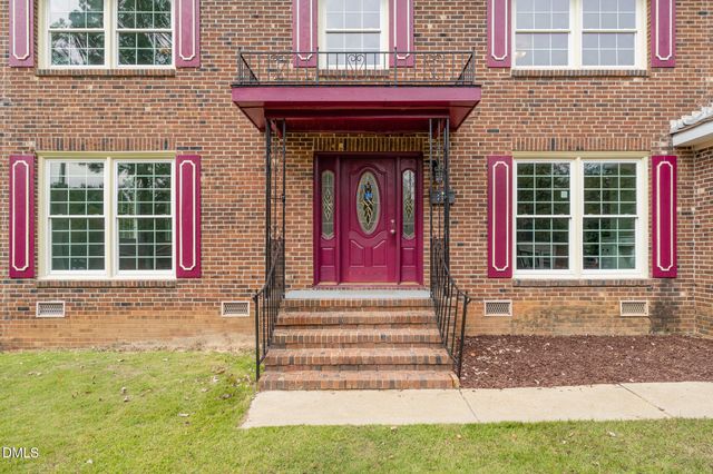 213 Rivenoak Drive, Fayetteville, NC 28303