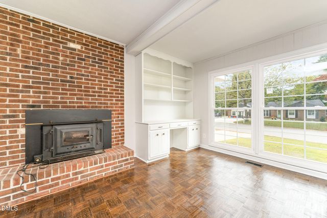 213 Rivenoak Drive, Fayetteville, NC 28303