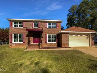 213 Rivenoak Drive, Fayetteville, NC 28303