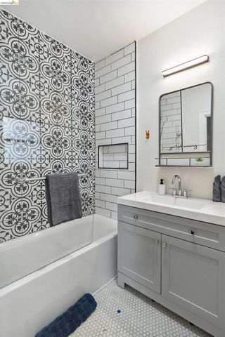 256 29Th St, Oakland, CA 94611