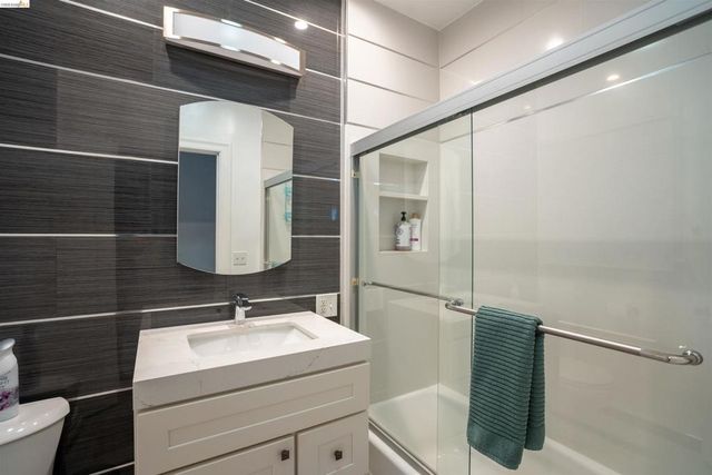 256 29Th St, Oakland, CA 94611