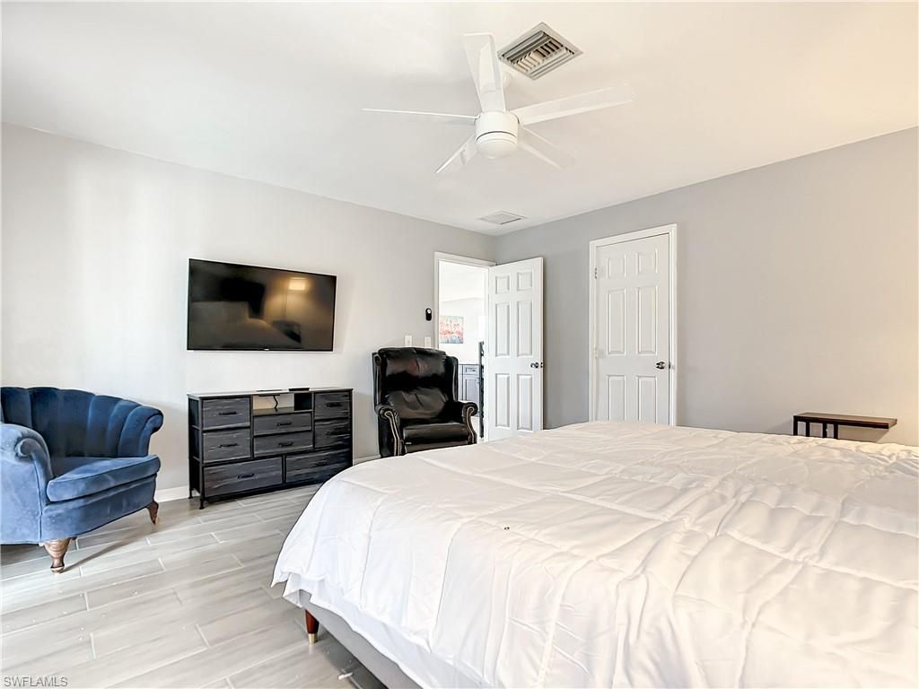 Image 22 of property listing at 4928/5000 SW 16th PL, Cape Coral, FL 33914