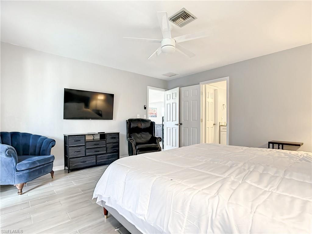 Image 23 of property listing at 4928/5000 SW 16th PL, Cape Coral, FL 33914