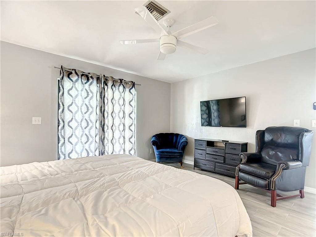 Image 28 of property listing at 4928/5000 SW 16th PL, Cape Coral, FL 33914