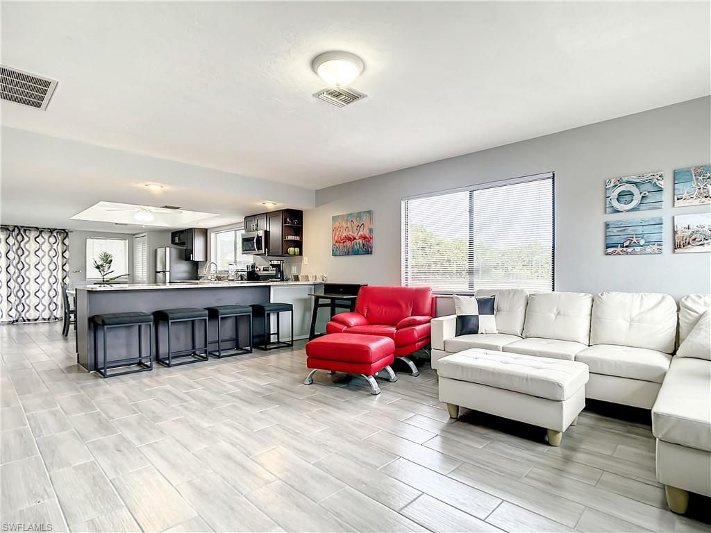 Image 4 of property listing at 4928/5000 SW 16th PL, Cape Coral, FL 33914