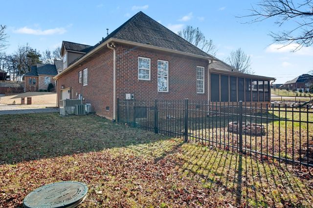 701 Deer Ridge Ln, Lebanon, TN 37087